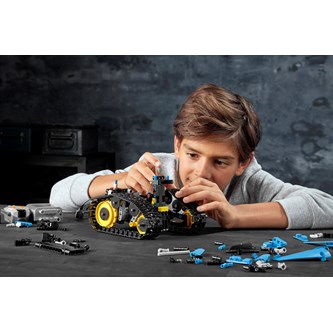 LEGO® Technic Radiostyrd stuntracer