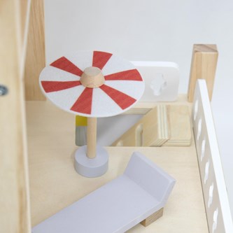 Dockhus i trä med tillbehör