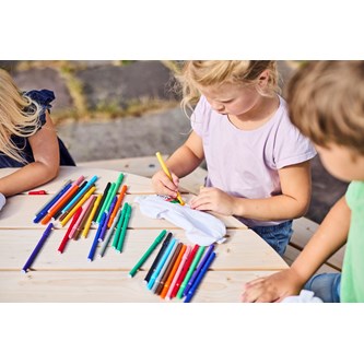 Pennfodral med pennor