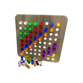 Sensoriskt panel med färgade cylindrar, vägghängd