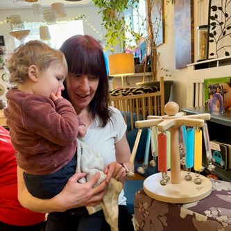 Spegelkarusell med flouroserande färger