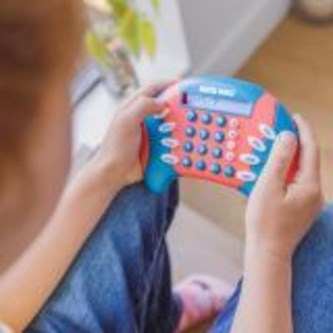 Mattegeniet, öva de fyra räknesätten