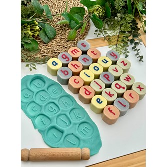 Alfabetsstämplar i sten, gemena