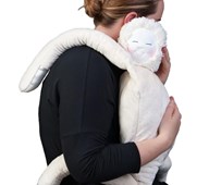 Hug, dockan som lugnar