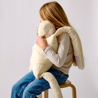 Hug, dockan som lugnar