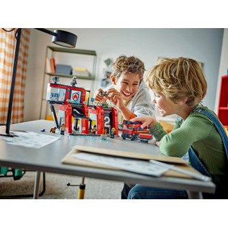 LEGO® Brandstation med brandbil