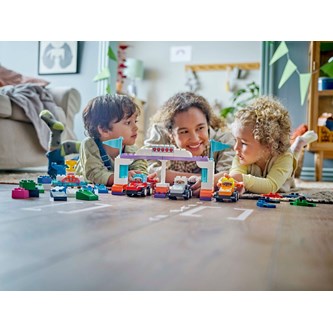 LEGO® DUPLO® F1® Team – racerbilar och förare