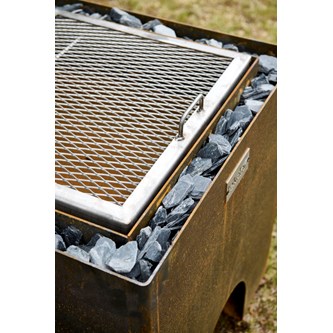 Grill av cortenstål med skifferkross