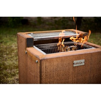 Grill av cortenstål med två värmenivåer