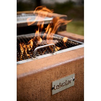 Grill av cortenstål med två värmenivåer