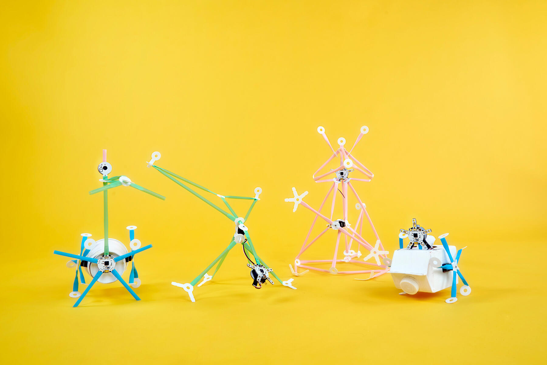 Strawbees Quirkbot Lekolar