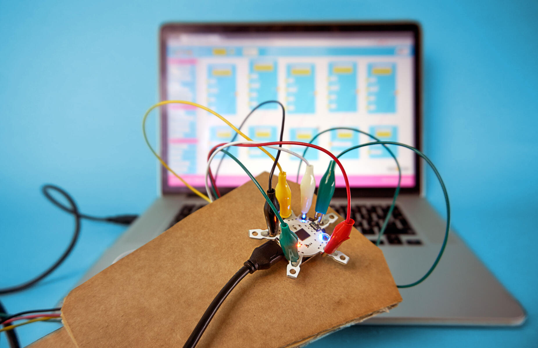 Strawbees Quirkbot Lekolar