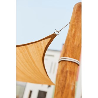 Lekolar solsegel med stolpar 4x4 m kvadratiskt