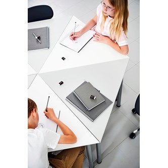 Triangelbord 12:38 FSC HT raka hörn 80x80x80 cm silverstativ