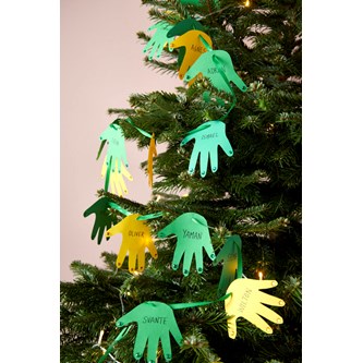 En girlang av pappershänder