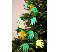 En girlang av pappershänder