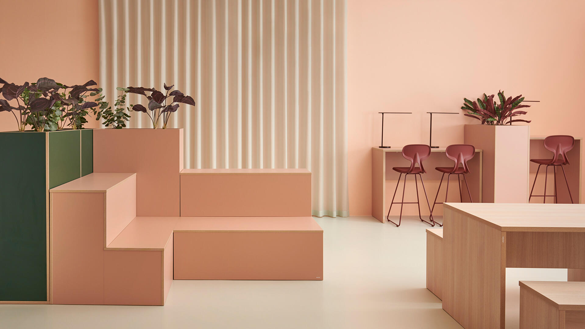 Scenmoduler, krypin & sittbänkar