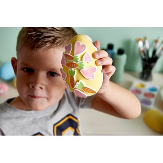 Påskägg med klistermärken