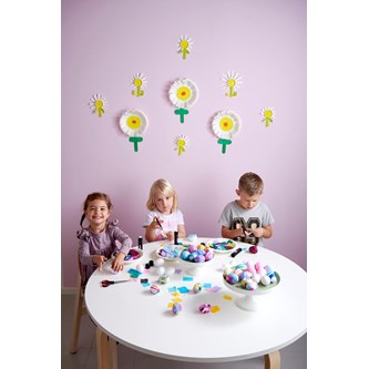 Påskägg med klistermärken