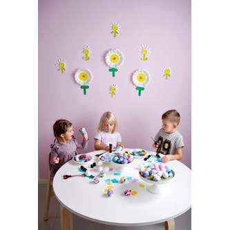 Påskägg med klistermärken