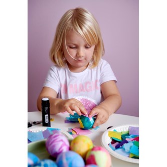 Påskägg med klistermärken