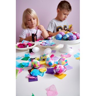 Påskägg med klistermärken