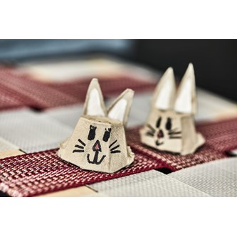 Kanin av äggkartong