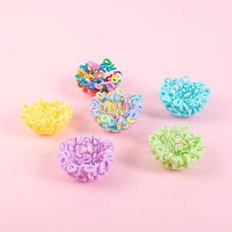 Påskdekoration av rörpärlor