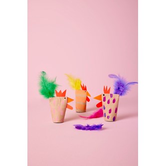 Påskkycklingar av toarullar