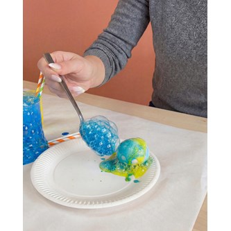 Måla ägg med bubblor