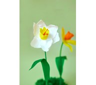 Påsklilja av kräppapper