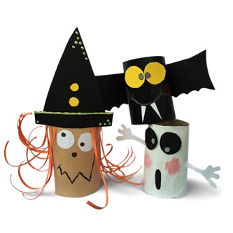 Söt trio med häxa, fladdermus och busigt spöke