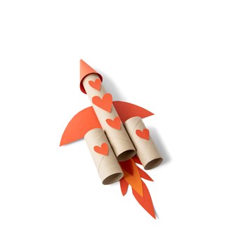 Kärleksraket av toarullar