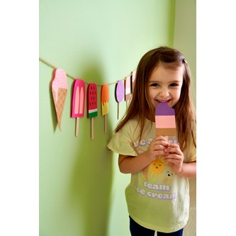 Glassar av papper på snöre