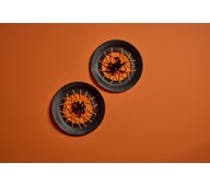 Spindelnät av papptallrik