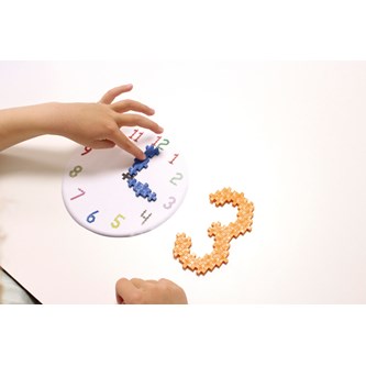 Bygg en klocka med PLUS-PLUS