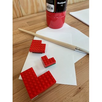 Stämpla hjärtan med LEGO®