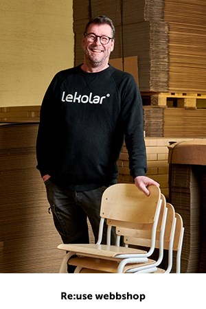 Via vår webbshop re:use kan du handla möbler som till stor del annars hade kasserats. Här finns möbler för förskolan, skolan, fritidsverksamheten och annan typ av offentlig miljö. 