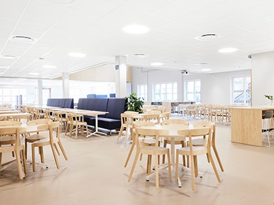 Inspireras av Tolvåkerskolan som är inredd med skolmöbler och skolinredning från Lekolar