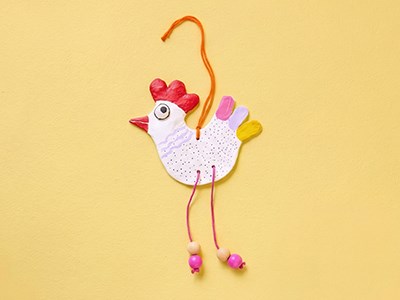 Påskpyssel för skola och fritids - Glada hönor av lera