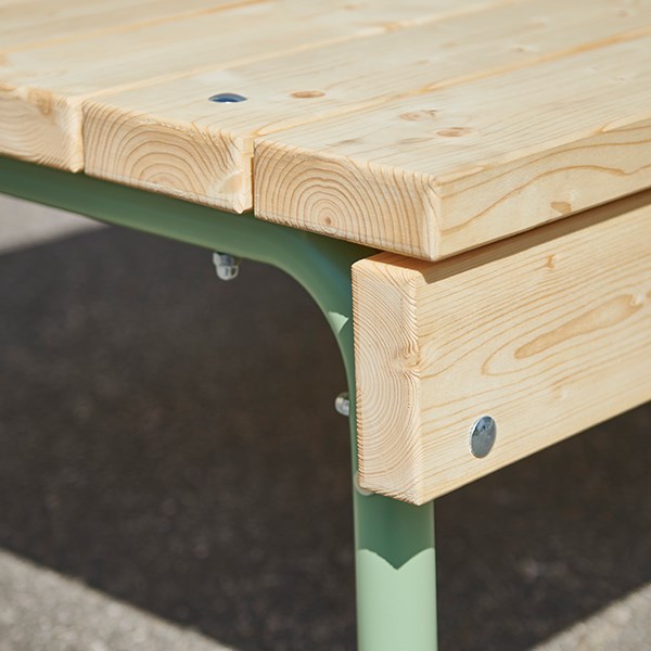 Hållbara bänkbord och sittbänkar för utemiljön på skolan