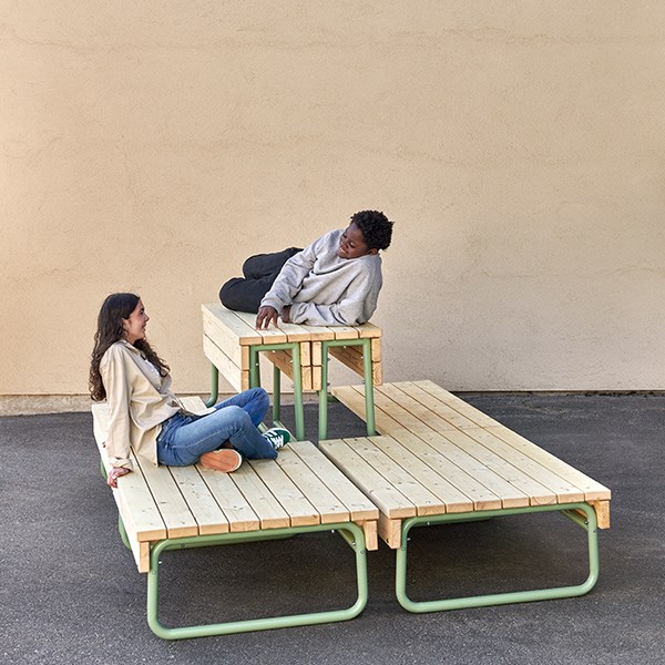 Bänkar med modulär design för skolan